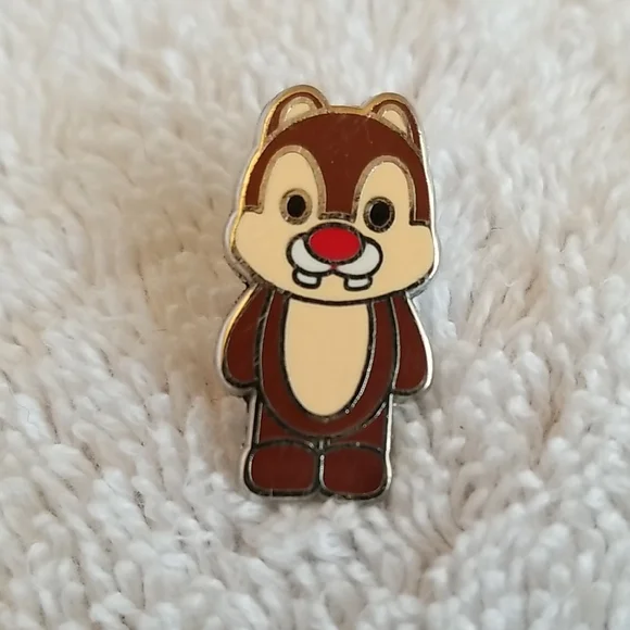 Disney Dale Pin - Picture 1 of 3